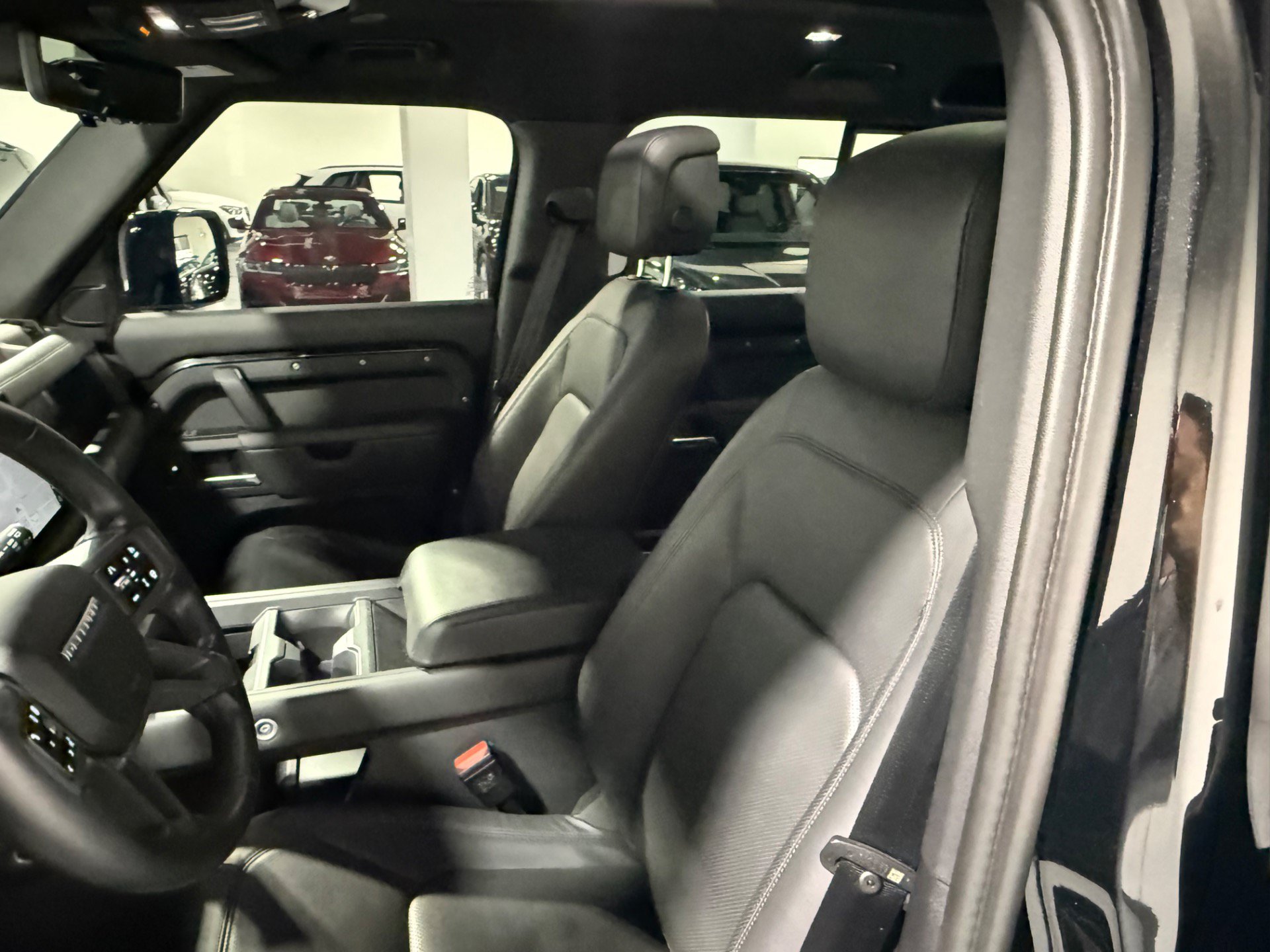 Used 2025 Land Rover Defender 110 X-Dynamic SE AWD/4WD image 26