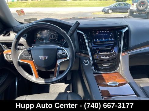Used 2017 Cadillac Escalade Luxury AWD/4WD image 9