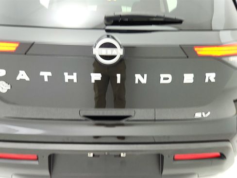 Used 2024 Nissan Pathfinder SV image 36
