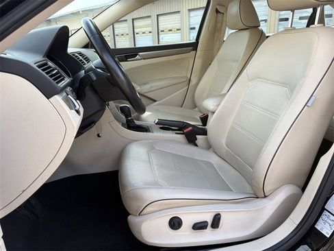 Used 2016 Volkswagen Passat 1.8T SE image 12
