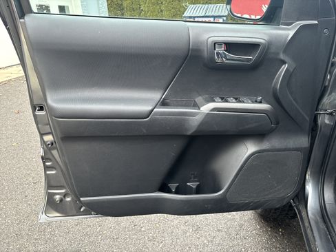 Used 2023 Toyota Tacoma TRD Off-Road image 15