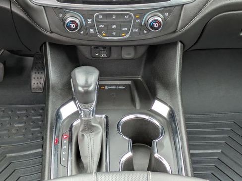 Used 2021 Chevrolet Traverse High Country image 21