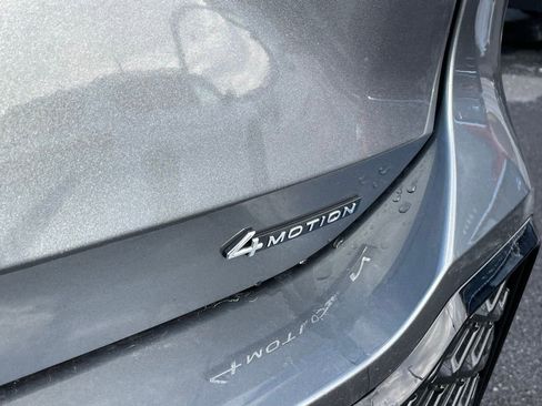 Certified 2025 Volkswagen Tiguan SE R-Line image 29