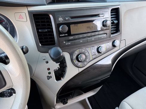 Used 2012 Toyota Sienna FWD image 22