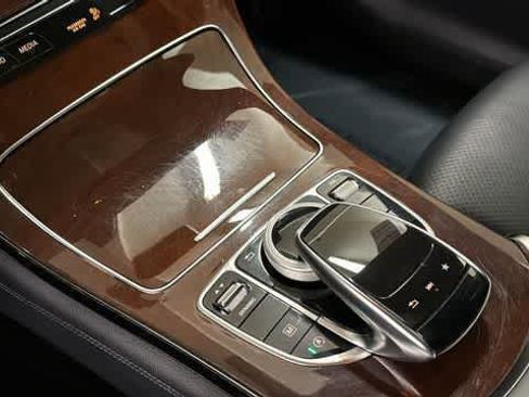 Used 2018 Mercedes-Benz GLC 300 4MATIC image 22