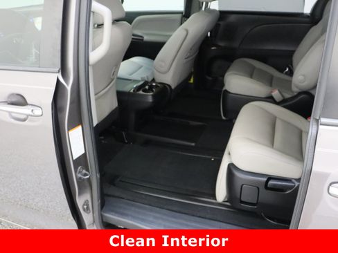 Used 2015 Toyota Sienna Limited Premium image 30