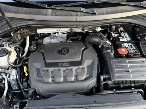 Used 2018 Volkswagen Tiguan S image 36