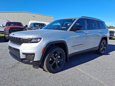 New 2025 Jeep Grand Cherokee L Altitude image 2