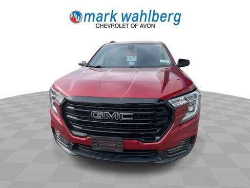 Certified 2023 GMC Terrain SLE w/ Driver Convenience Package image 3