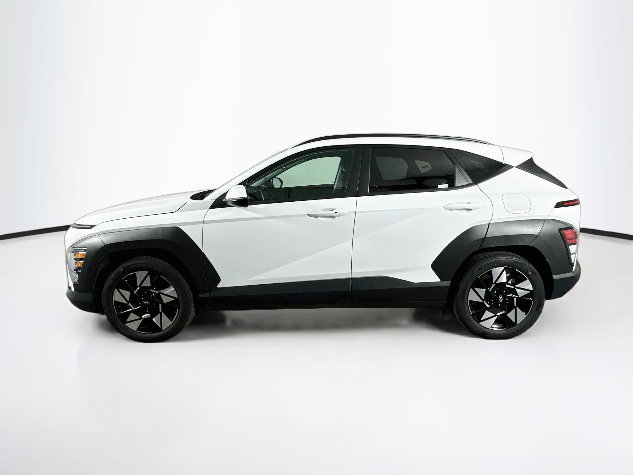 Used 2025 Hyundai Kona SEL FWD image 4