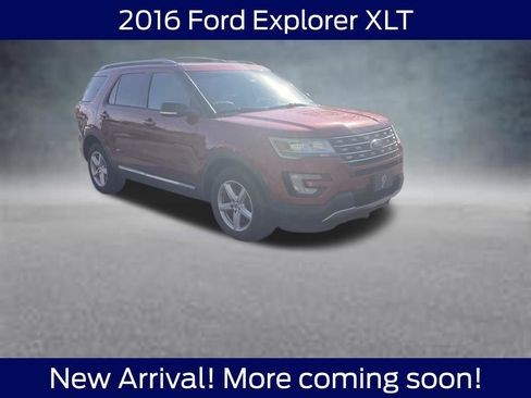 Used 2016 Ford Explorer XLT w/ Equipment Group 202A image 2