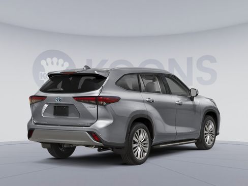 New 2026 Toyota Highlander Platinum AWD/4WD image 2