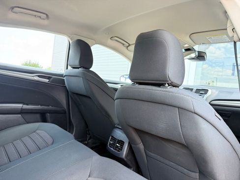 Used 2020 Ford Fusion SE FWD image 16