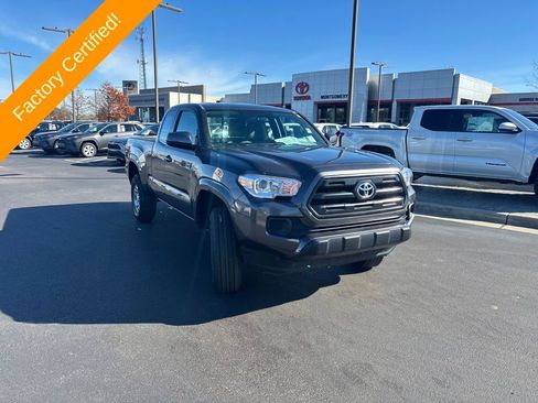 Used 2017 Toyota Tacoma SR image 7