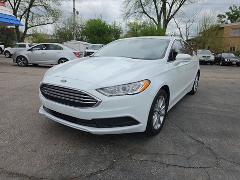 Used 2017 Ford Fusion SE FWD image 1
