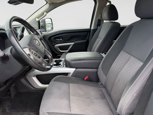 Used 2023 Nissan Titan SV w/ SV Convenience Package AWD/4WD image 7