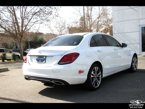 Used 2018 Mercedes-Benz C 350e Sedan w/ Premium Package image 8