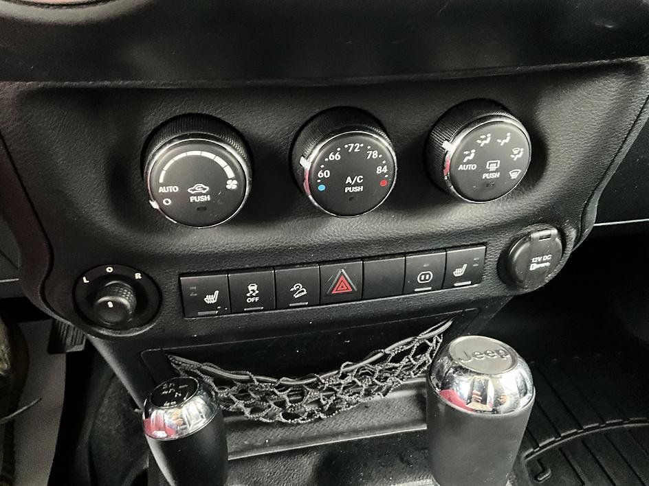 Used 2012 Jeep Wrangler Unlimited Sahara w/ Dual Top Group AWD/4WD image 19