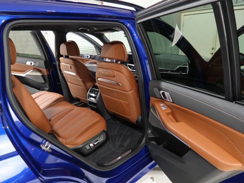Used 2025 BMW X7 M60i AWD/4WD image 14