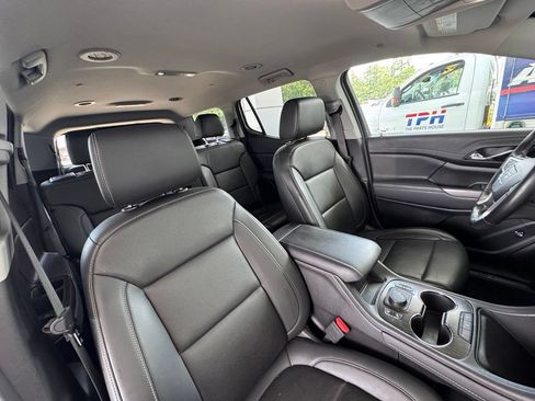 Used 2023 GMC Acadia SLT w/ Elevation Edition FWD image 18