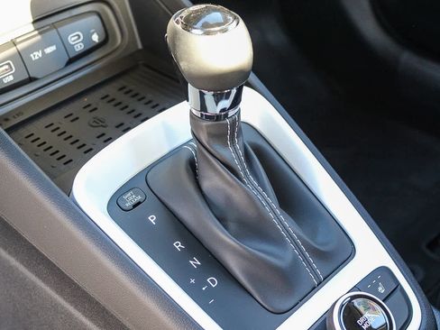 New 2025 Hyundai Venue Limited image 18