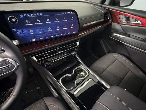 Used 2024 Chevrolet Traverse Z71 AWD/4WD image 19