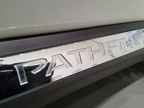 Used 2024 Nissan Pathfinder Platinum image 41