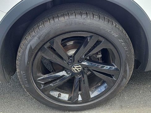 Used 2024 Volkswagen Tiguan SE R-Line AWD/4WD image 9