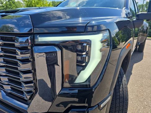 Used 2024 GMC Sierra 3500 Denali Ultimate AWD/4WD image 35
