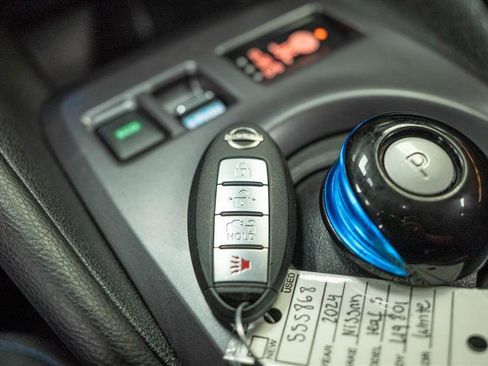 Used 2024 Nissan Leaf S image 22