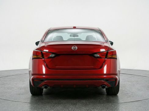 Used 2025 Nissan Altima 2.5 SV image 7