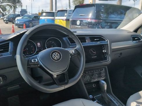 Used 2020 Volkswagen Tiguan SE image 8