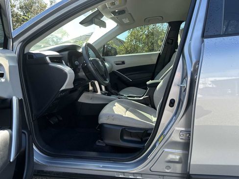 Used 2022 Toyota Corolla Cross L FWD image 2