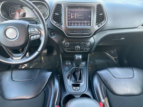 Used 2019 Jeep Cherokee Trailhawk image 18