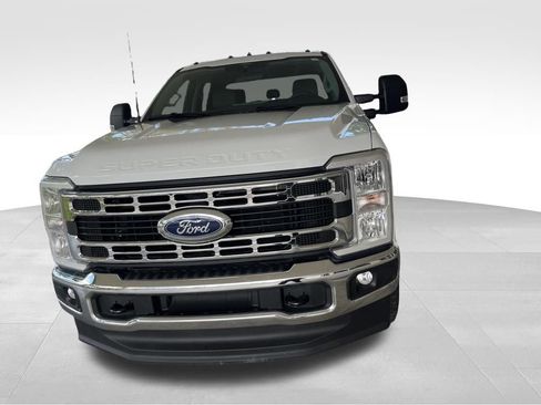 Used 2025 Ford F350 XLT AWD/4WD image 2