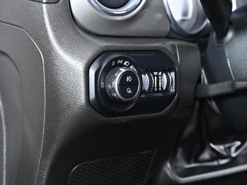 Used 2022 Jeep Gladiator Overland w/ Cold Weather Group image 28