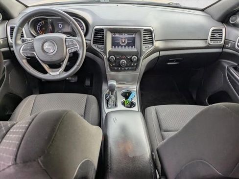 Used 2018 Jeep Grand Cherokee Laredo AWD/4WD image 19