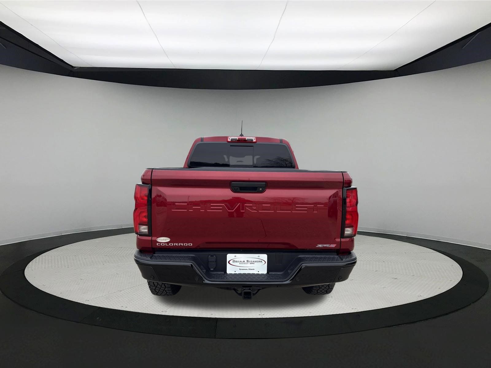 Used 2026 Chevrolet Colorado ZR2 w/ Technology Package AWD/4WD image 4
