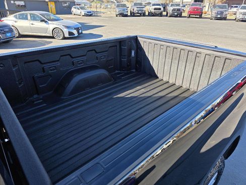 Used 2020 Chevrolet Silverado 1500 High Country w/ Technology Package AWD/4WD image 12