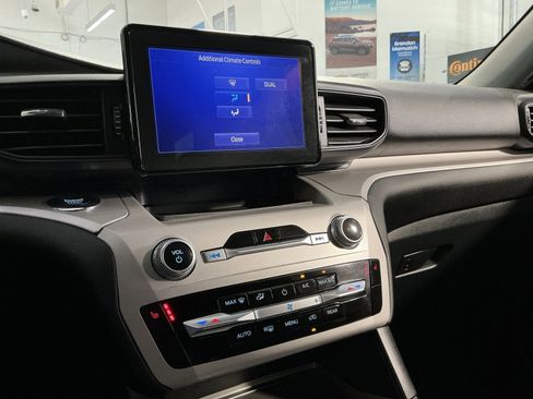 Used 2023 Ford Explorer XLT AWD/4WD image 21
