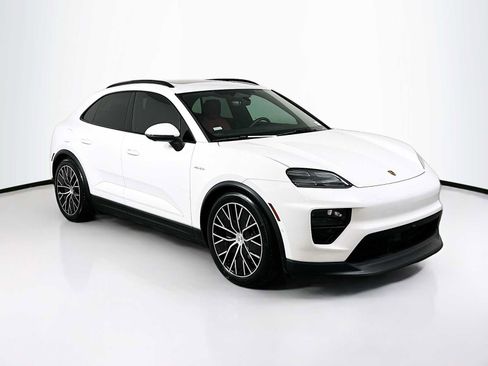 Certified 2025 Porsche Macan 4S Electric image 7