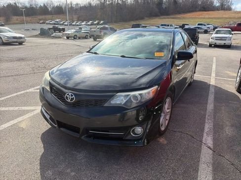 Used 2014 Toyota Camry SE image 3