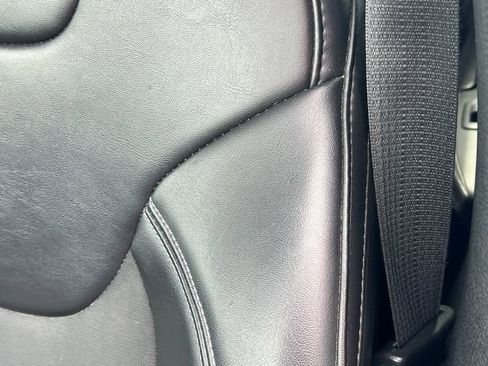 Used 2019 Jeep Cherokee Latitude Plus AWD/4WD image 14