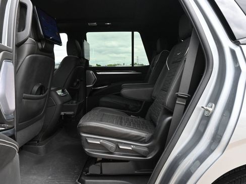 Certified 2025 Cadillac Escalade Sport Platinum w/ LPO, Floor Liner Package AWD/4WD image 20