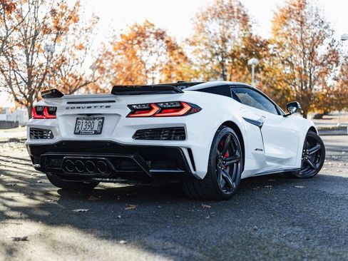 Used 2024 Chevrolet Corvette Z06 w/ Stealth Interior Trim Package RWD image 14