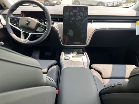 New 2025 Volvo EX90 Ultra image 12