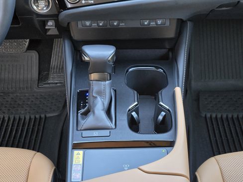 Used 2025 Lexus ES 350 w/ Premium Package image 28