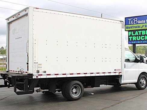 Used 2017 Chevrolet Express 3500 RWD image 4