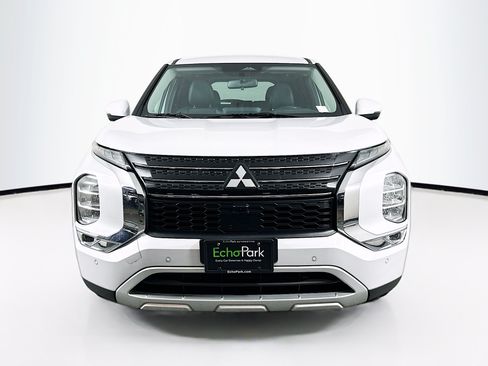 Used 2024 Mitsubishi Outlander SE FWD image 2