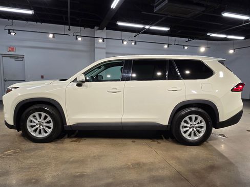 Certified 2024 Toyota Grand Highlander AWD image 4